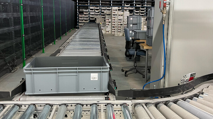 Box on a small parts conveyor system